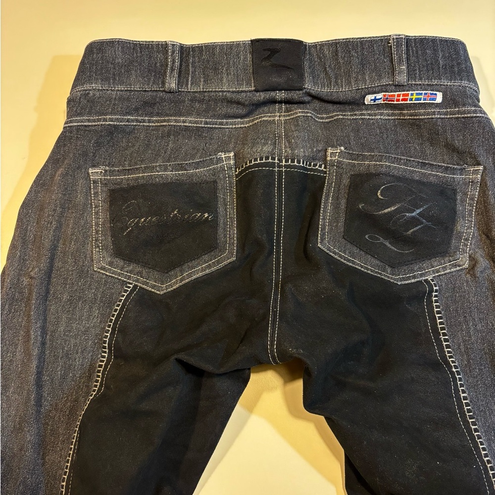 Size 28 Horze dark denim full seat breeches. Very good condition.